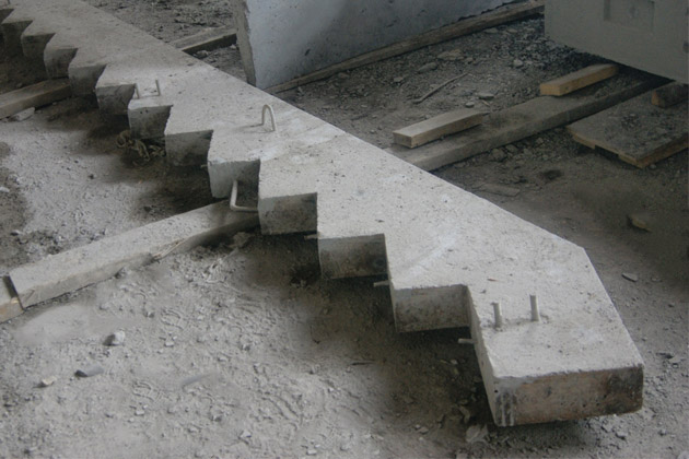 Монолитные бетонные лестницы на косоуре — все ЖБ формы на косоуре 4-х видов